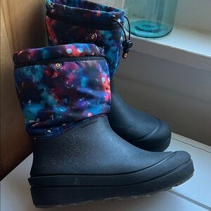 Bogs Kids Waterproof Winter Rubber Boots with Galaxy Pattern Youth size 5 EU 38
